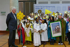 Naumburger Sternsinger zu Besuch beim Hessischen Ministerpräsidenten Volker Bouffier (Foto: Karl-Franz Thiede)